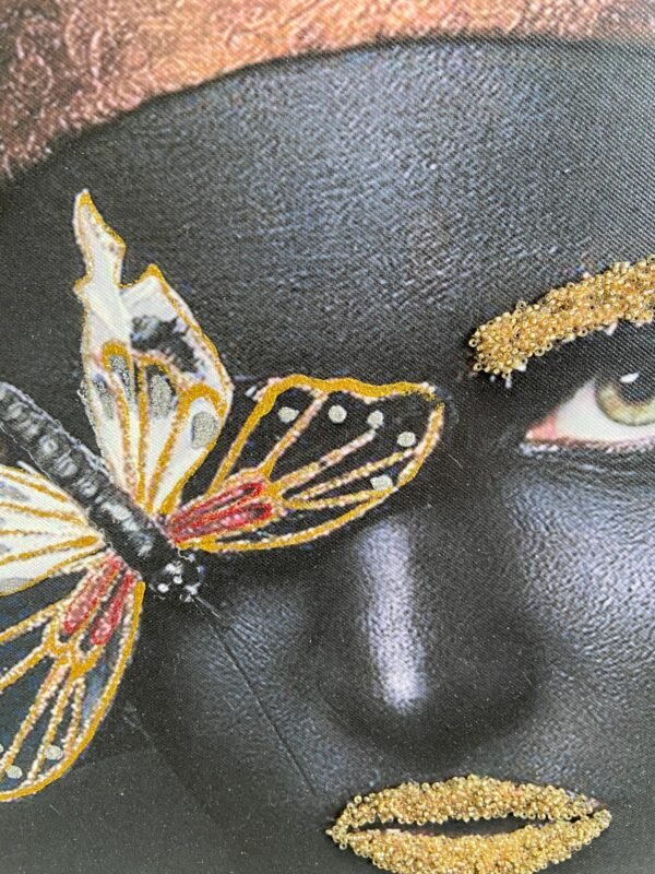 62x82cm Siyah Çerçeveli Sim İşlemeli Dekoratif Kadın Kanvas Tablo - ART1997